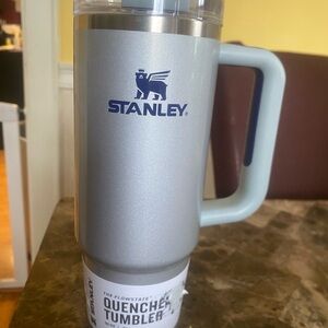 Stanley the FlowState Quencher metallic shimmer Silver Tumbler with navy NWT